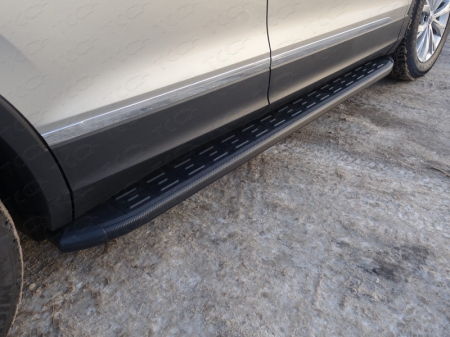 Volkswagen Tiguan 2017-	Пороги алюминиевые с пластиковой накладкой (карбон черные) 1820 мм